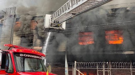 Video: el impresionante incendio en la salida de Bogotá por la calle 80