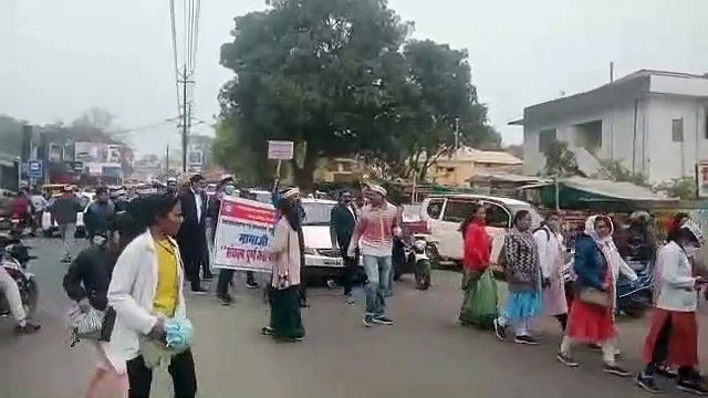 संविदा स्वास्थ्य कर्मचारियों का प्रदर्शन, सिमरिया हनुमान मंदिर तक तक निकाली पदयात्रा