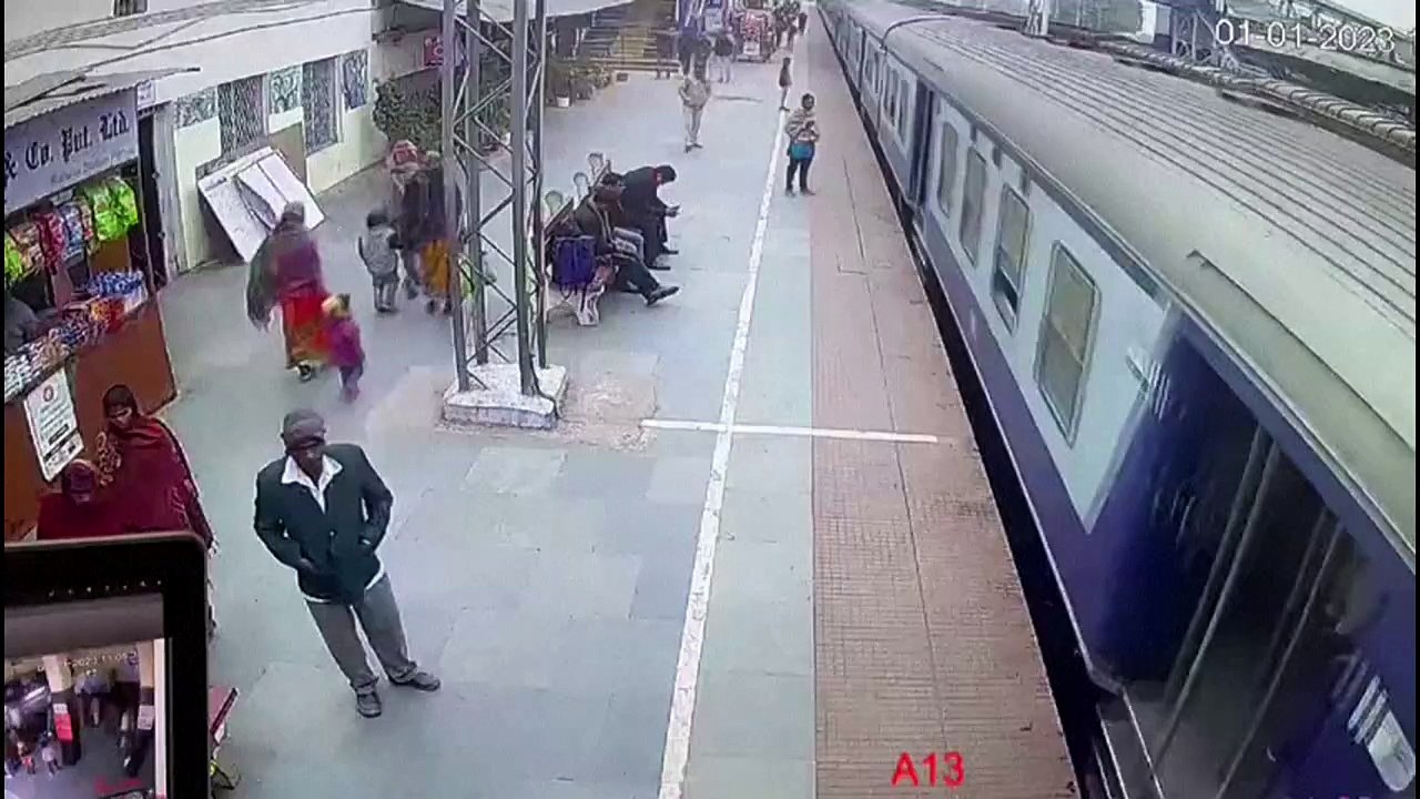 Indien: Soldat rettet von Zug eingeklemmten Mann