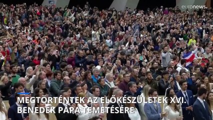 Az utolsó napon volt a leghosszabb a sor a néhai XVI. Benedek pápa ravatalánál