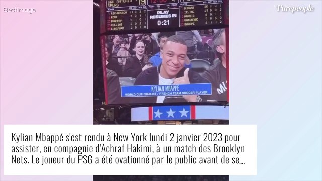 Kylian Mbappé faussement incognito en plein Times Square, la star des Bleus déclenche l'hystérie à New York !
