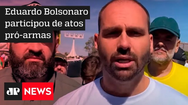 Eduardo Bolsonaro participa de protesto do grupo pró-armas em Brasília e pede por liberdade