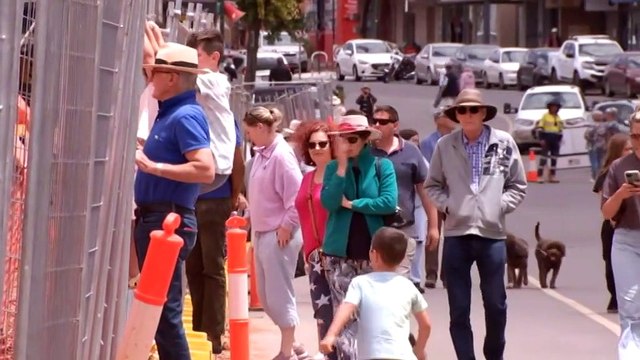 Flooded River Murray communities continue with restrictions on water activities