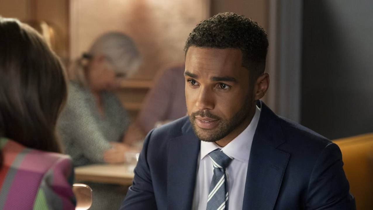 Wird dieser „Emily in Paris“-Star der nächste „James Bond“?