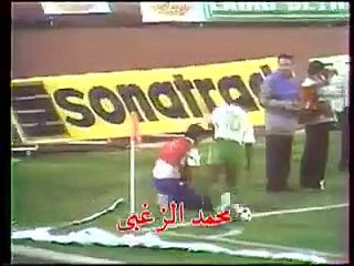 1990 الشوط الأول من مباراة الجزائر ومصر0_0  بالجزائر