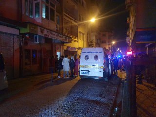 İzmir'de bir genç bıçaklanarak öldürüldü