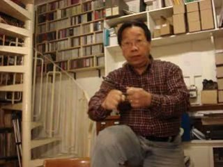 Tran Quang Hai plays the spoons