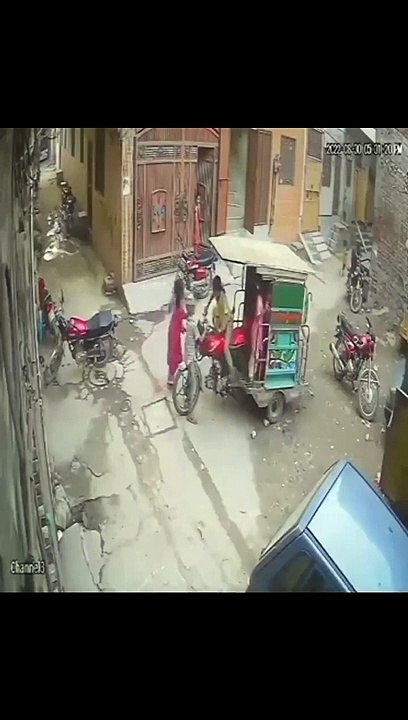 BEST AND MOST FUNNIEST VIDEO OF RIKSHA - video Dailymotion