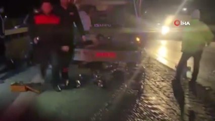 Kamyonetin tıra arkadan çarptığı kazada 2 kişi hayatını kaybetti