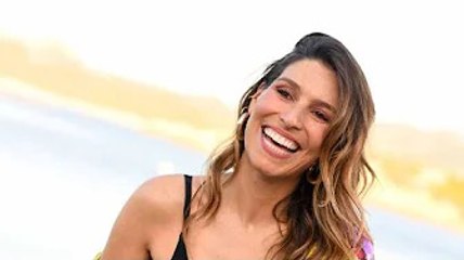 Laury Thilleman au creux d’une vague, elle noie son chagrin après une douloureuse séparation