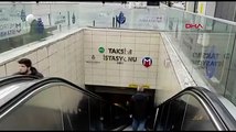 Taksim metrosunda raylara düşen yolcu nedeniyle seferler durdu