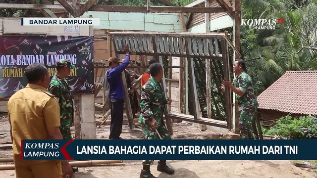 Lansia Bahagia Dapat Perbaikan Rumah dari TNI