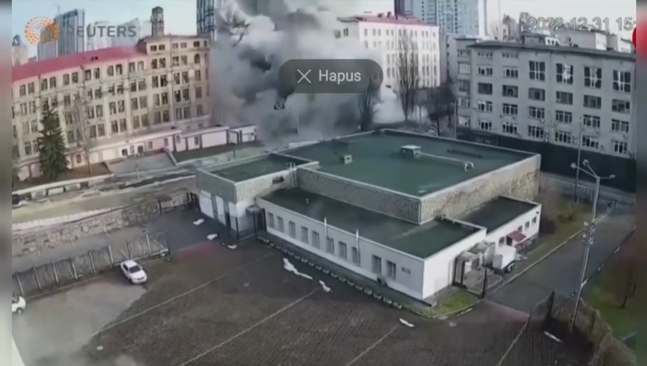 The moment Russian missile strikes Alfavit Hotel in Kyiv on New Year’s Eve