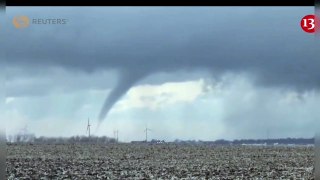 İllinois farm hit by powerful tornado as severe stroms trigger weather warnings in US region
