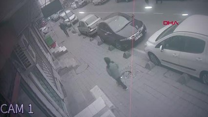 SULTANGAZİ'DE TIRAŞ OLMAYA GELDİ, KALFAYI EVE GÖNDERİP HIRSIZLIK YAPTI