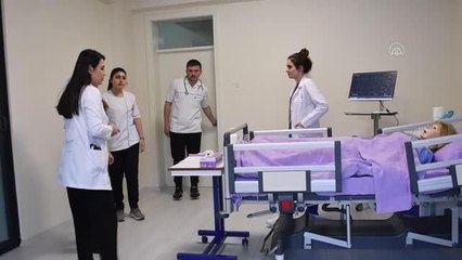 Hemşire adayları mesleğe yüksek gerçeklikli simülatörle hazırlanıyor