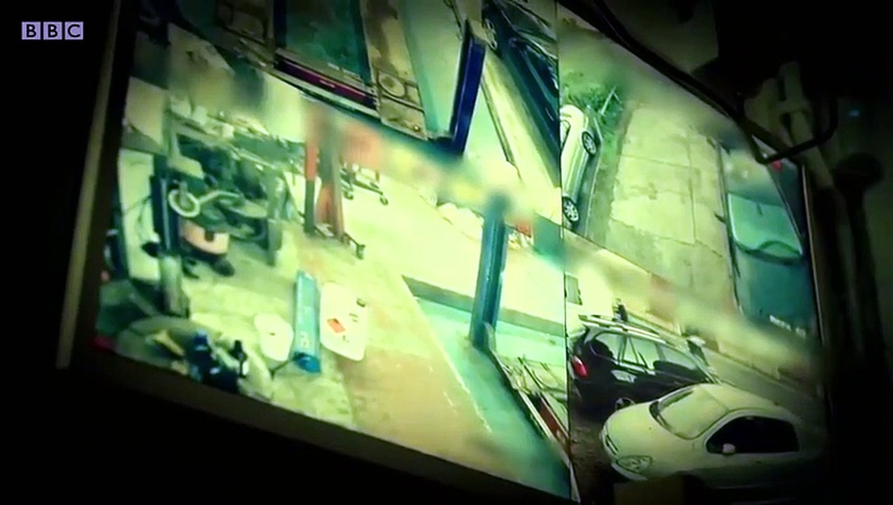 Caught Red Handed - Se7 - Ep01 HD Watch