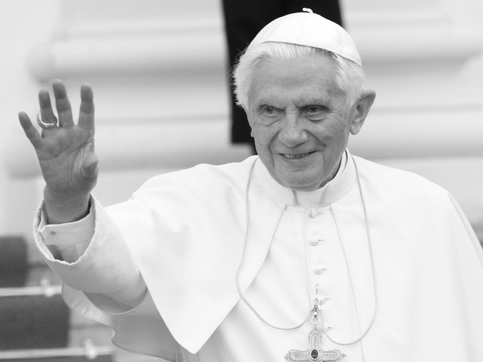 Vatikan legt Benedikt XVI. Schriftstück mit Würdigung in den Sarg