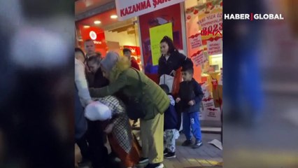 Bağırışlar caddeyi inletti! Gaziosmanpaşa'da kavga eden kadınları kimse ayıramadı