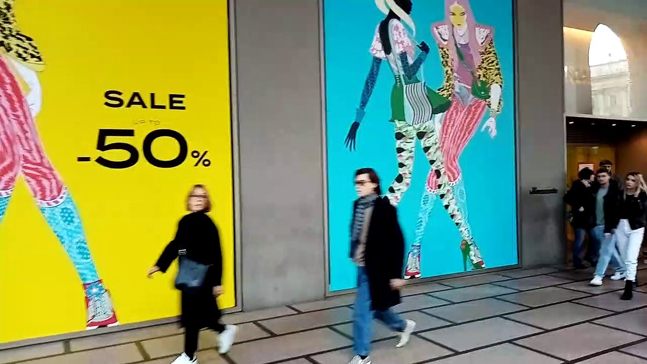 Saldi al via a Milano