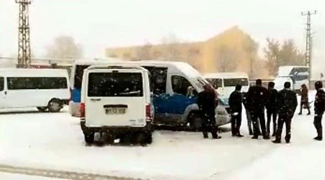 Kar yağışı beraberinde kazaları getirdi