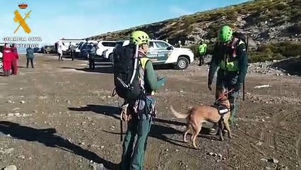 El helicóptero del Grupo de Rescate trabaja en la zona en la que desapareció el montañero, este jueves.