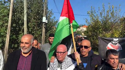 إسرائيل تفرج عن فلسطيني أمضى اربعين عاما في سجونها