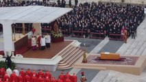 Funerali Benedetto XVI, il coro dei fedeli: 
