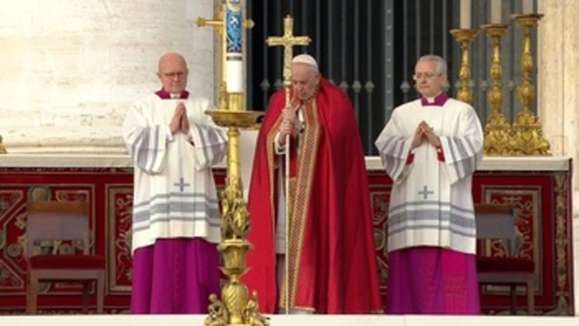 Benedicto XVI, el papa sabio , despedido por Francisco ante miles de fieles