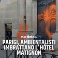 Parigi, ambientalisti imbrattano l’Hôtel Matignon