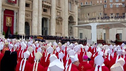 Бенедикт XVI похоронен в Ватикане: его гроб в крипте Собора Святого Петра 🕊️