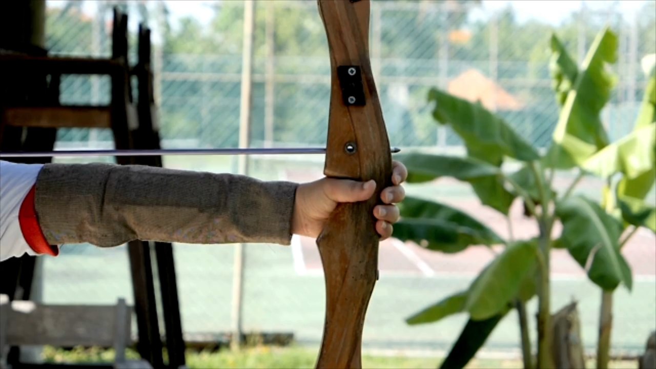 40-Jähriger schießt mit Sportbogen auf Mann