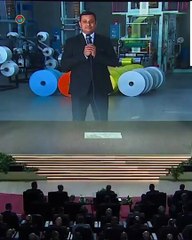 بتكسب كام يا محمد؟ متخفش وزير المالية ملوش دعوة.. السيسي يمازح صاحب مصنع في سوهاج