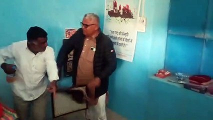 Video: जांच टीम के सामने आत्महत्या का प्रयास, मचा हड़कंप