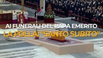 In migliaia ai funerali del Papa emerito la folla: 