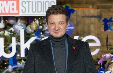 Jeremy Renner aurait subi un collapsus pulmonaire et un écrasement du torse dans son accident de chasse-neige.
