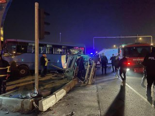 Niğde'de halk otobüsü ile otomobil çarpıştı: 3'ü ağır, 16 yaralı