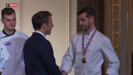 Télécharger la video: Emmanuel Macron : l'allocution du président aux boulangers