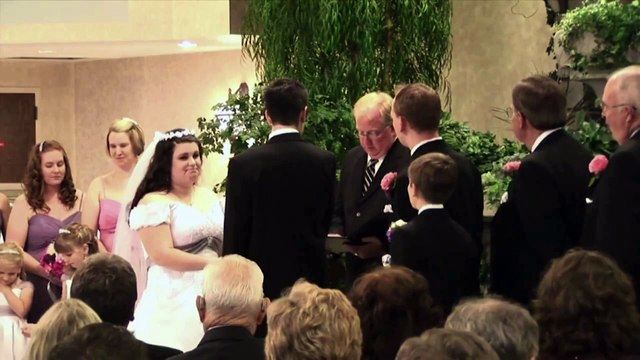 From people who fall asleep very quickly to people who LOVE chicken, these random clips will definitely keep you entertained. (1)