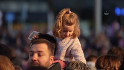 "Üç Kral Bayramı" dolayısıyla Madrid'de "barış" temasıyla geçit töreni düzenlendi