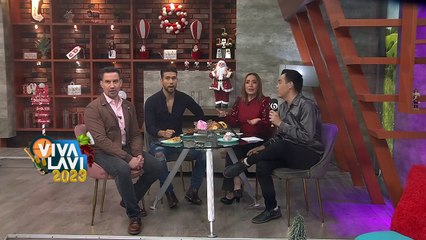 Rinoceronte persigue a un grupo de turistas en la India