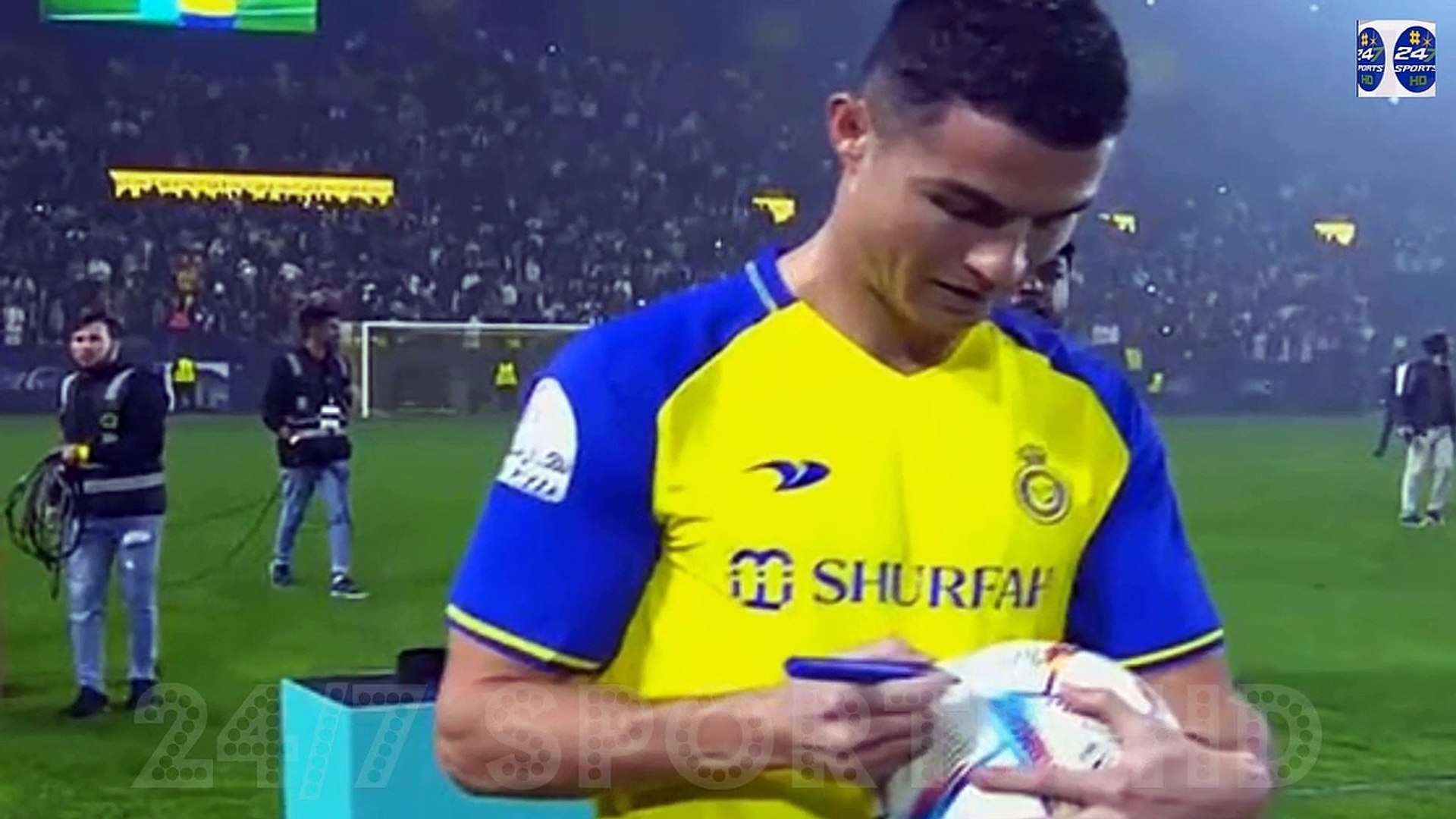 Cristiano Ronaldo receives raptuous welcome from Al Nassr fans as he's  unveiled as new signing - Football video - Eurosport