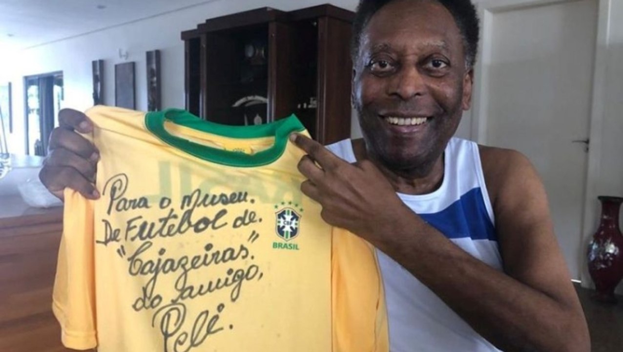 Professor que tem camisa autografada por Pelé lamenta falta de apoio para instalar museu em Cajazeiras