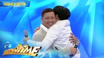 Lassy hugs Jhong | It's Showtime