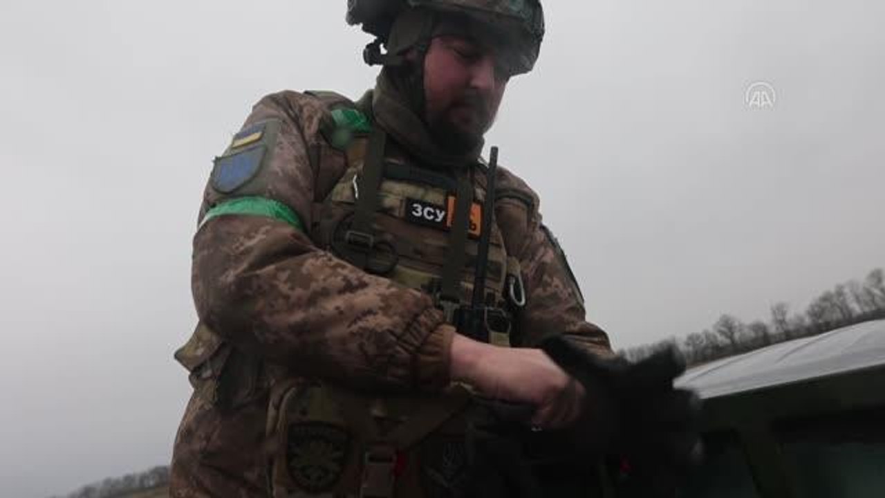 Ukrayna Ordusu askerlerinin siperlerde bekleyişi sürüyor