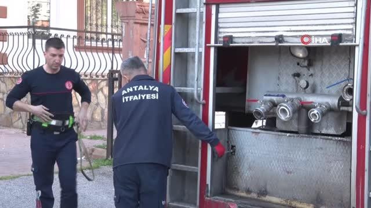 (ANTALYA - ÖZEL)Yakınlarının haber alamadığı tır şoförü, evinde yarı baygın bulundu