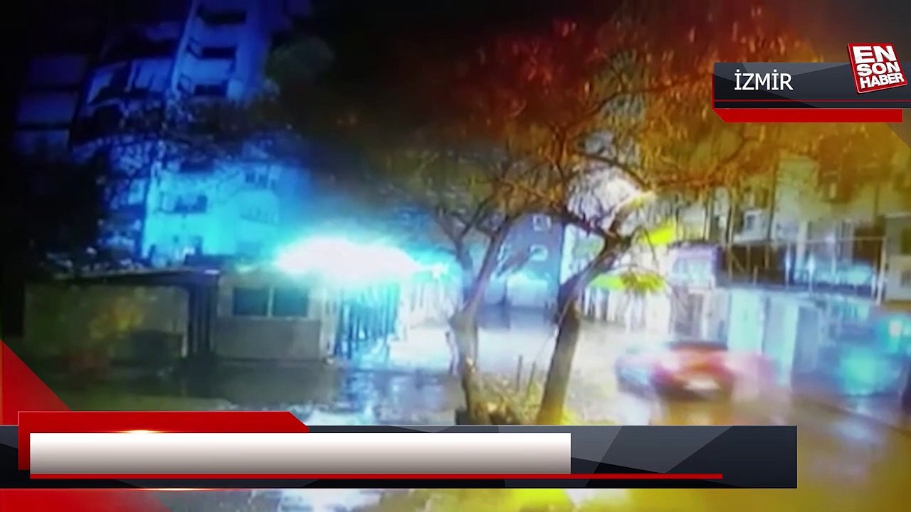 İzmir'de eski emniyet binasının çökme anı