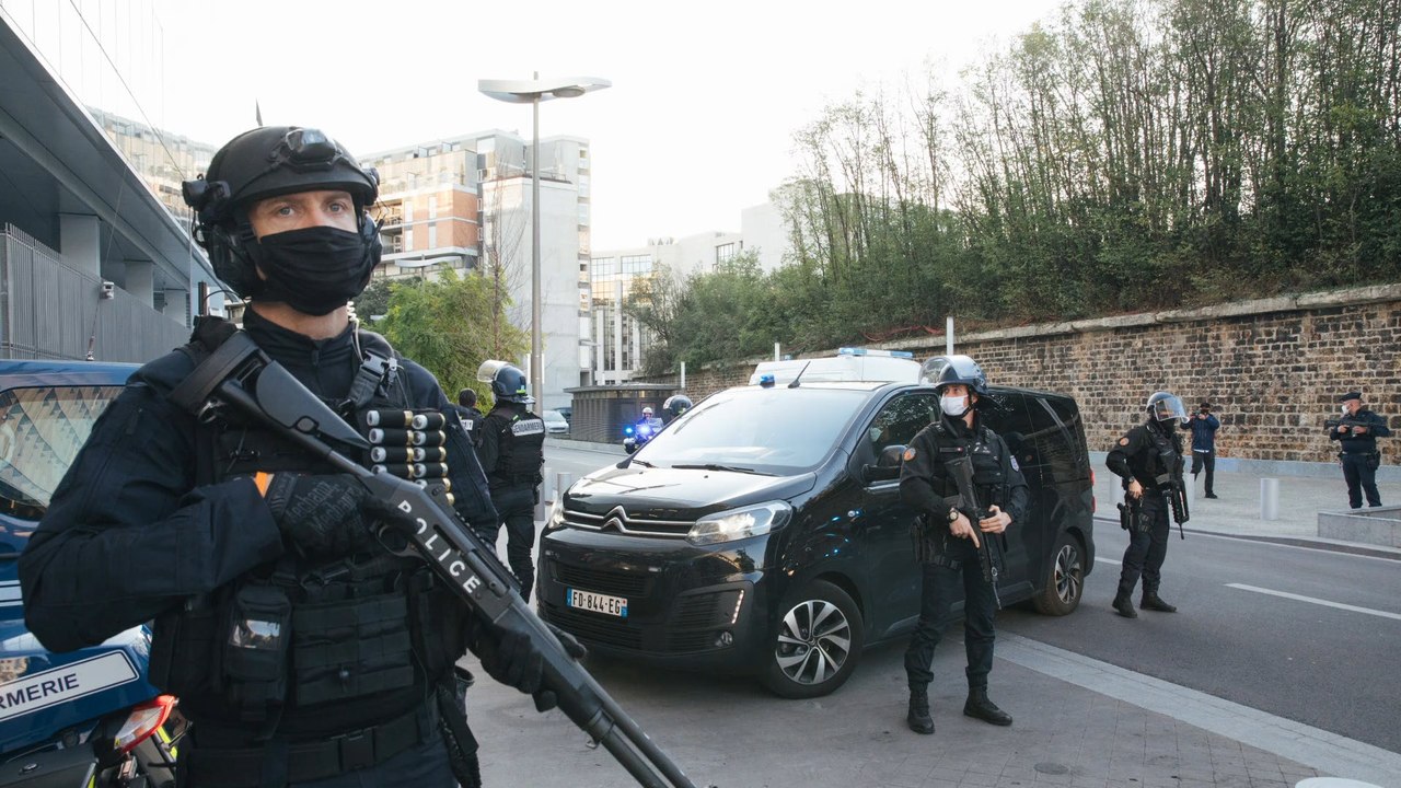 Paris: mann sticht am gare du nord auf passanten ein