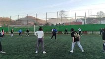 Salıpazarı'nda kız öğrencilerden oluşan futbol takımı kuruldu