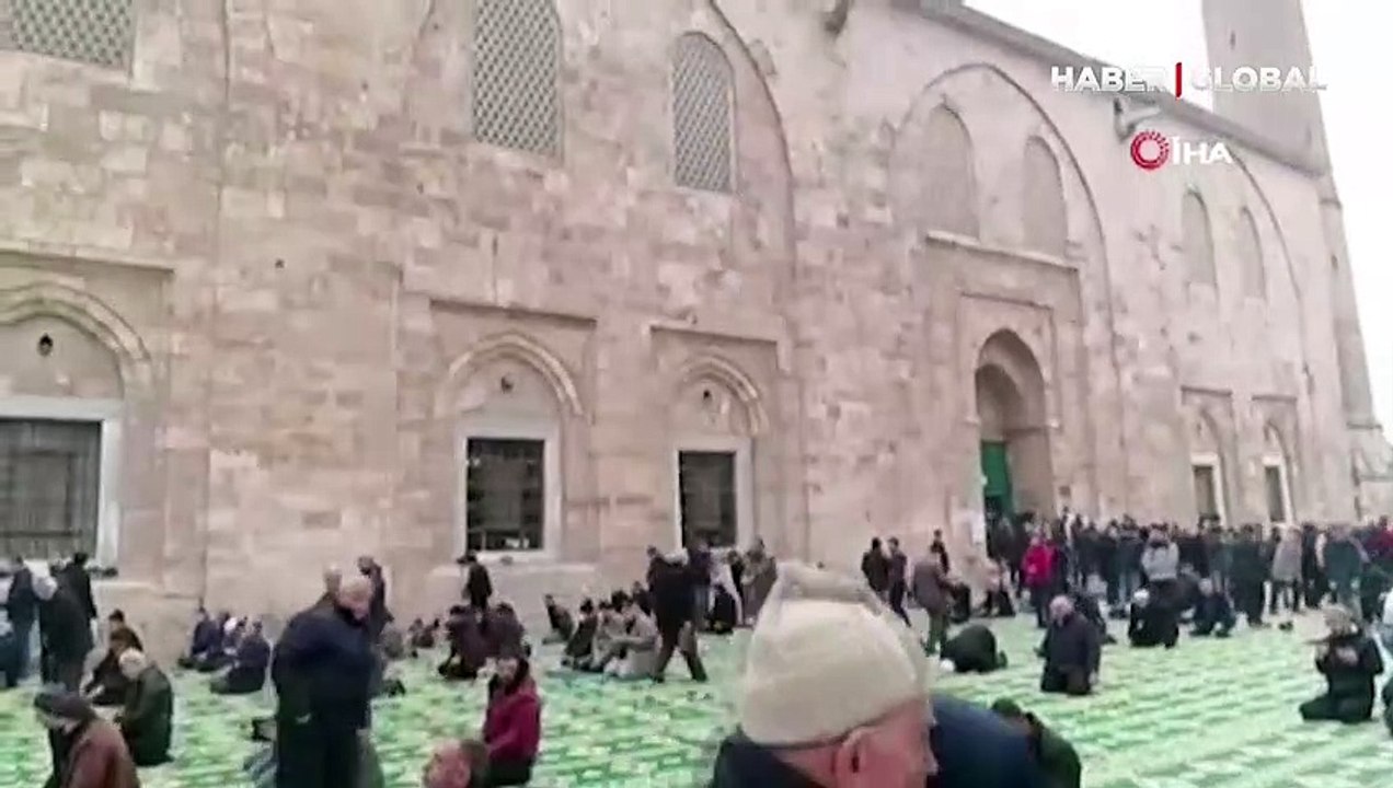 Tüm camilerde yağış duası: "Kar ve yağmur olarak tecelli edecek ilahi rahmete muhtacız"